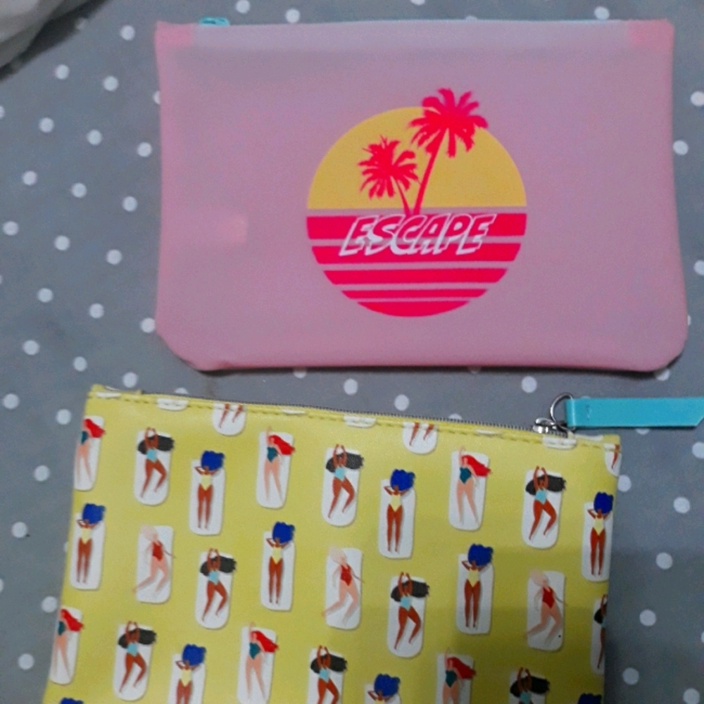 💙 3/$20 Ipsy beauty bag